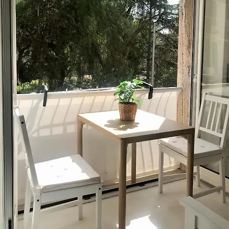 Magenta Apartment Monopoli